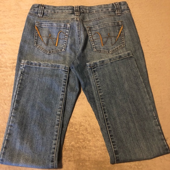 HUGE CLOSET SALE🎉Wet seal straight leg shorts - Picture 2 of 4